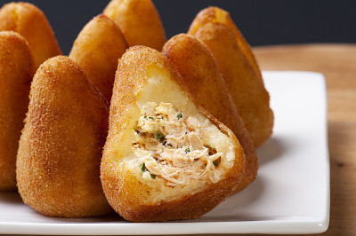 鸡coxinha。巴西美食的开胃菜在酒吧和派对