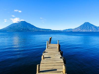 阿提特兰湖和火山