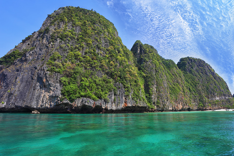 泰国海岸风景优美的绿色岛屿