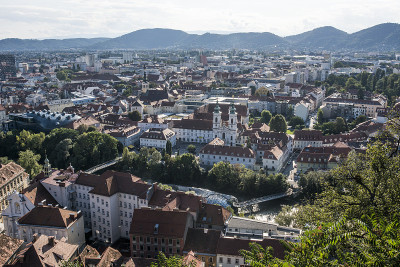 Austria.Graz。玛利亚希夫教堂和市中心的广场