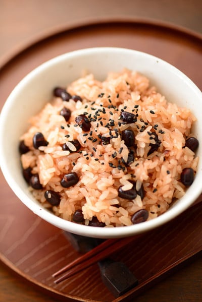 小豆蒸饭。喜庆的红米饭。