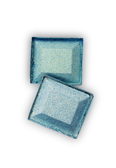 化妆用的彩色眼影，作为化妆品样品