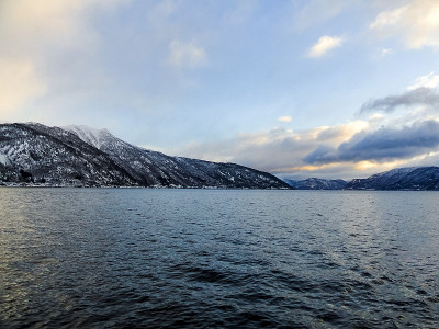 冬季景观，峡湾日出日落，挪威。乘Vangsnes到Balestrand。