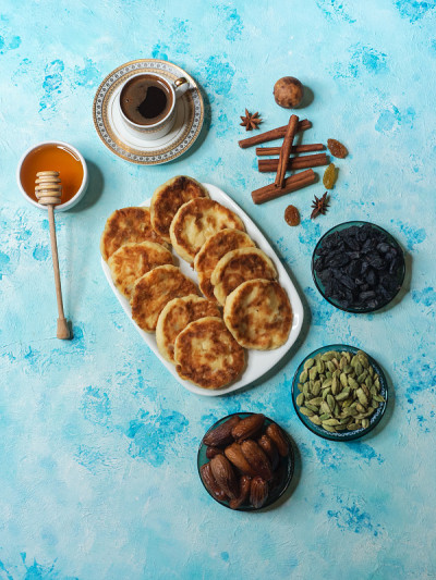 Msabeeb是一种大饼。加蜂蜜的阿拉伯甜点。