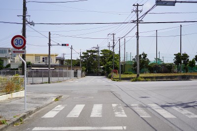 宫古岛的十字路口，由于科罗纳的情况，空无一人