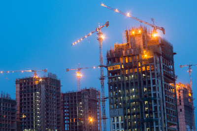 在夜间进行建筑施工