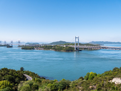 日本冈山县仓市和州山观景台上的濑户大桥。濑户大桥是连接冈山县仓市和香川县堺市的桥梁。