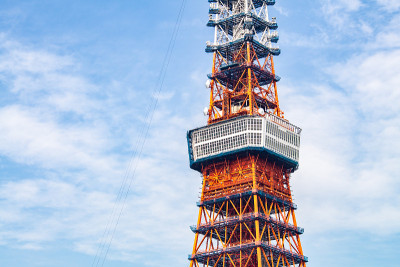 蓝色天空的东京塔