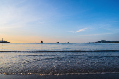 从泰国huahin Prachuap Khiri Khan的Khao Takiab海滩美丽的日出景色