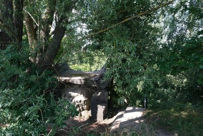 波兰克鲁克兰基——2021年7月20日:二战刚结束，俄罗斯人就把波兰的货物从这座铁路桥上带了过来;它