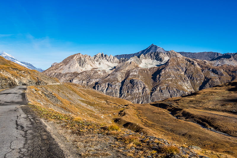 Le fornet mountains near Val dIsere, France - capt