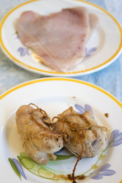 用鸡胸肉片做成的鸡卷