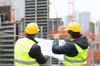 建筑工地的建筑师和技术员
