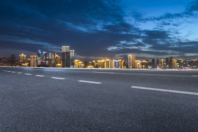 柏油路和城市夜景