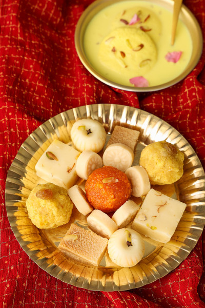 排灯节甜品Gujiya peda barfi Motichoor Laddu印度甜品mithai节日
