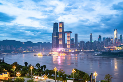 现代城市建筑的夜景和天际线