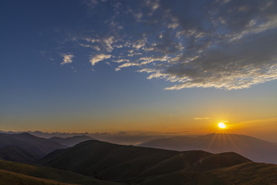 意大利北部格拉帕山附近的夏季景观