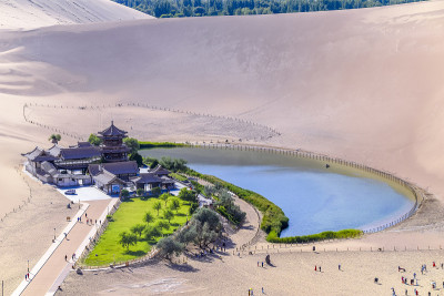 敦煌新月形湖
