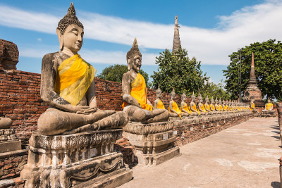 泰国大城府Yai Chaimongkol寺的佛像