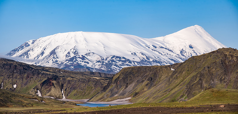 勘察加半岛风景如画的夏季火山景观:活火山景观。