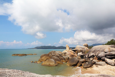 苏梅岛海岸的岩石