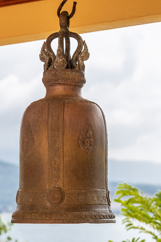 泰国苏梅岛佛寺的钟。