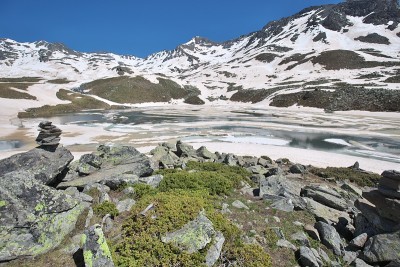 Lac Rond在2450m的上山谷Clarée在春末