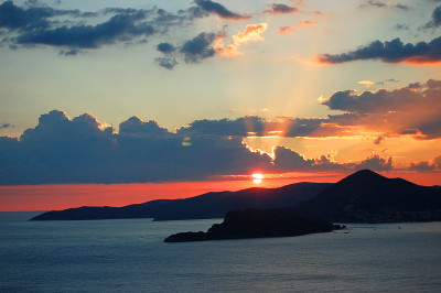 壮观的穆迪风景日落在Budva，黑山