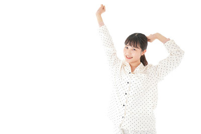 年轻女子醒来