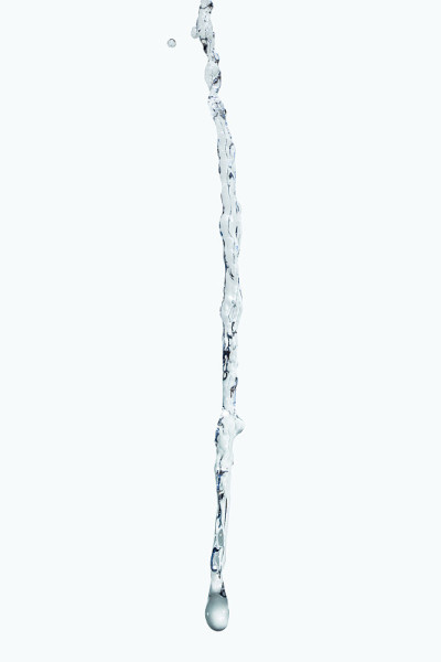 03.04.2018水飞溅射流隔离在白色背景