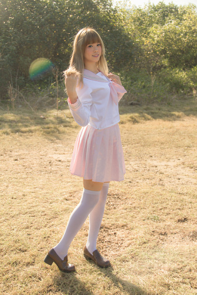 穿绿衣服的女孩