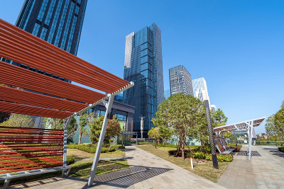 城市广场和现代摩天大楼，贵阳，中国。
