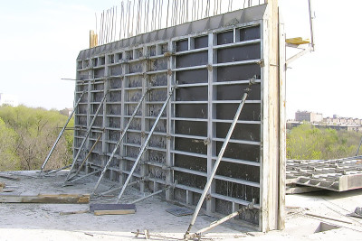 一种住宅楼施工中的墙体模板