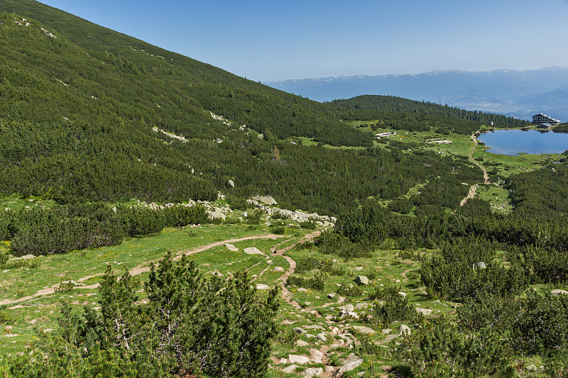 壮观的比斯博格湖全景，皮林山