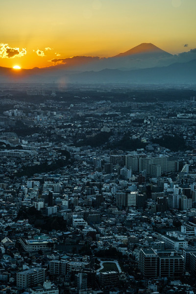 横滨市和富士山和黄昏