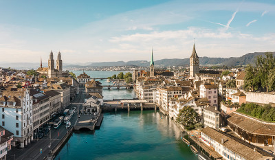 苏黎世天际线与Limmat和Grossmünster