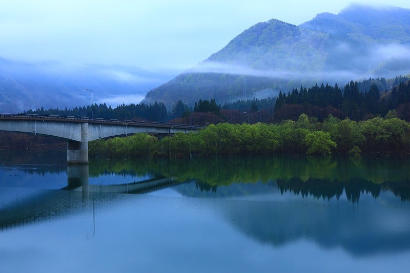 鲜绿湖