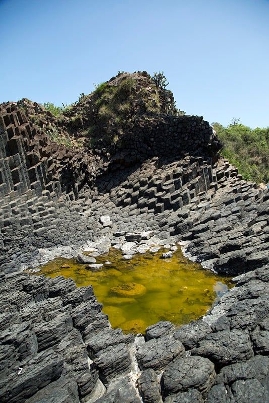 休眠火山硬化的熔岩