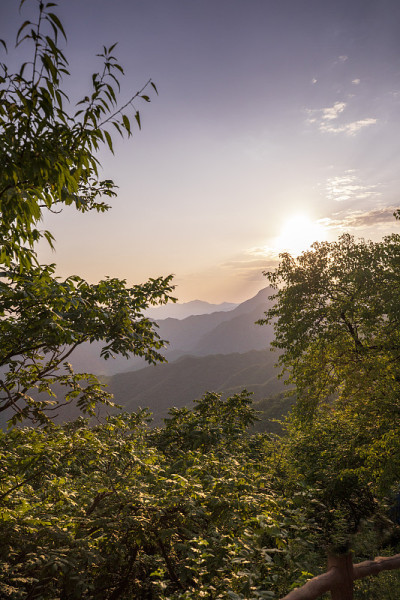 中国北京山上的黄昏