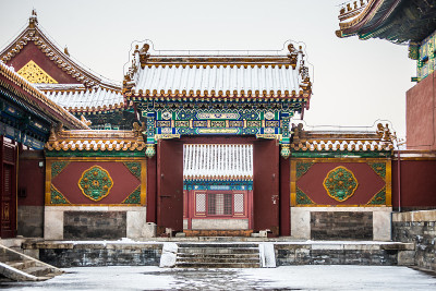 冬天北京紫禁城院门上的雪