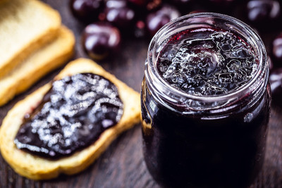 jabuticaba(或jaboticaba)果冻，原产于大西洋森林和南美洲的巴西葡萄。没有防腐剂或