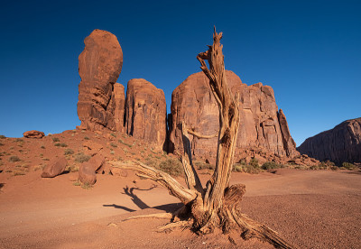 纪念碑谷地区的科罗拉多高原与巨大的砂岩在Arizonaâ犹他州边界上，在一个纳瓦霍民族保留地。美