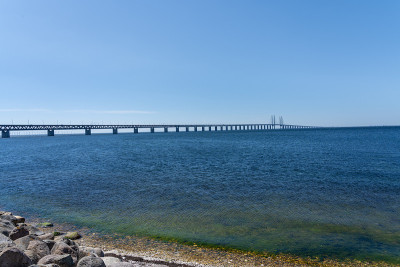 厄勒海峡大桥是连接瑞典和丹麦(马尔默和哥本哈根)的高速公路和铁路桥。