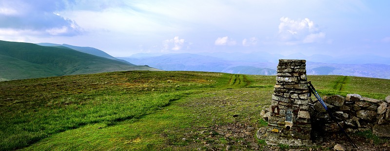 行走杆和顶峰标志