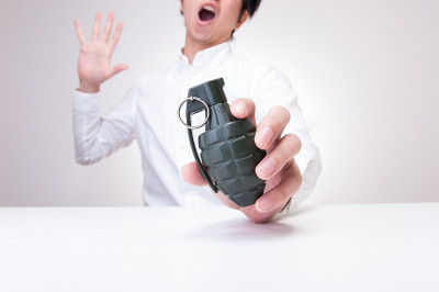 手榴弹和男人