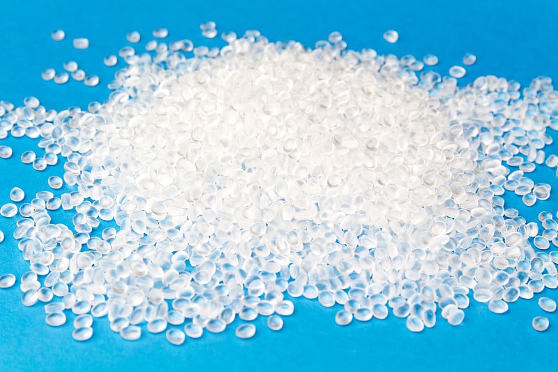 HDPE。透明的聚乙烯granules.IDPE。塑料颗粒。塑料原料。高密度聚乙烯