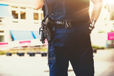 警察正在调查犯罪现场