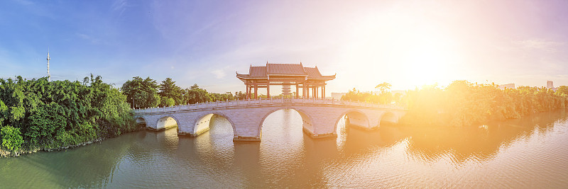 中国东莞华阳湖湿地公园传统拱桥