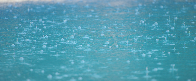 …下雨