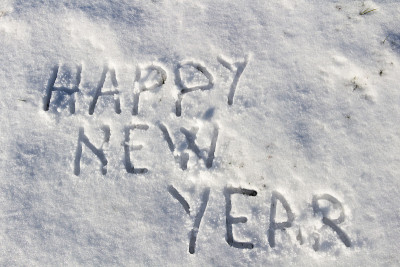 雪地上的祝福短信。